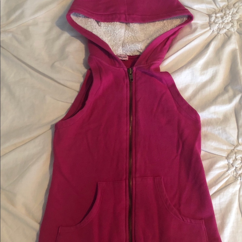 LIKE NEW Splendid size 7/8 fur hooded zip-up vest
